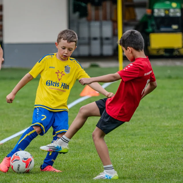 🔵🟡 U09 Turnier in Schlitters – Impressionen 🟡🔵

Am vergangenen Wochenende war unser U09-Team beim Turnier in Schlitters im Einsatz. Die Kinder zeigten dabei großen Einsatz, tolle Spielzüge und vor allem viel Freude am Fußball! ⚽💪

➡️Alle Fotos vom Turnier findet ihr wie gewohnt auf unserer Facebook-Seite!
📸 by @markus_ocvirk 

Ein großes Dankeschön an den Veranstalter für die tolle Organisation!

#skjenbach #u09 #nachwuchsarbeit #blaugelb #turnierzeit #fussballliebe #kinderfussball #schlitters #gemeinsamblaugelb #nextgen